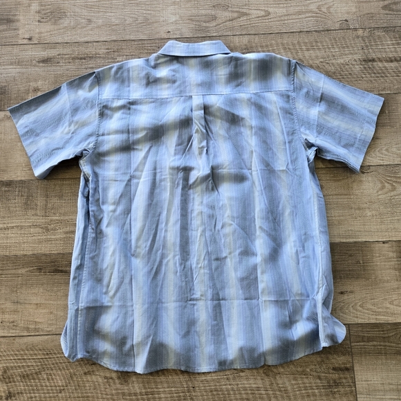 Duck Camp Mens Large Button Up shirt. Blue Raya Color - Picture 2 of 5